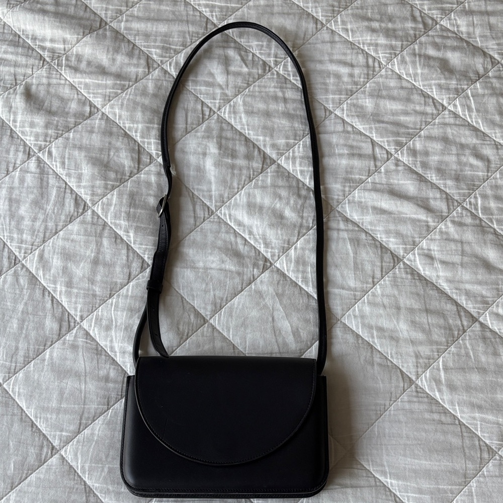 L OQ Black Leather Shoulder Bag - twisted strap